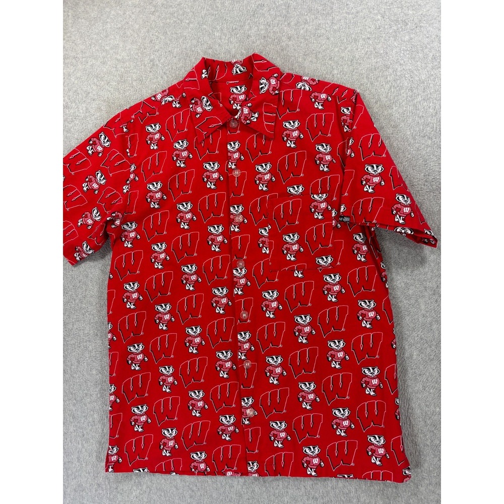 Wisconsin Badgers Logo Short Sleeve Button Down Campus Shirt‎ (Men's Medium) Red